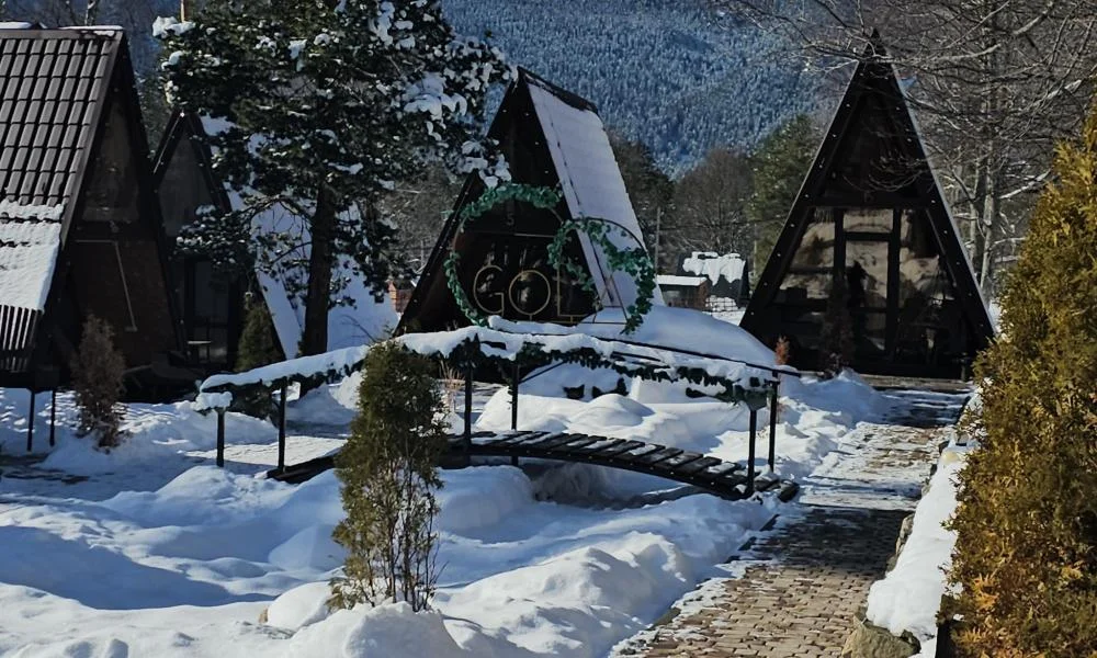 Отель Gola — благоустроенная территория базы отдыха, Архыз